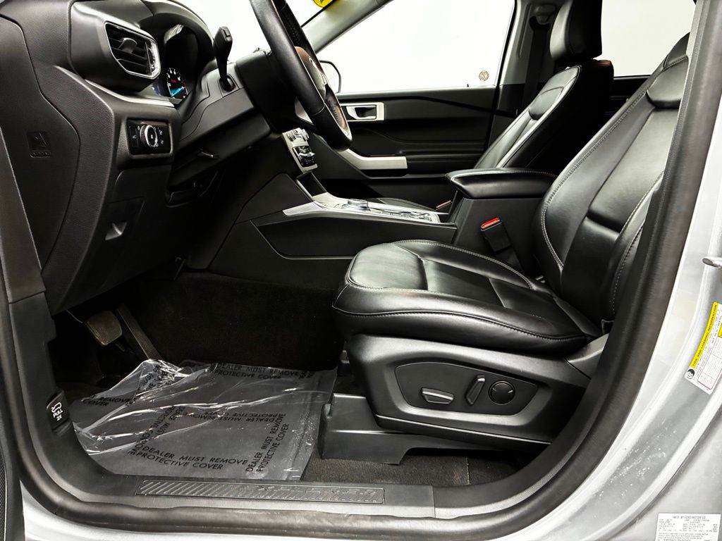 2023 Ford Explorer XLT photo 22