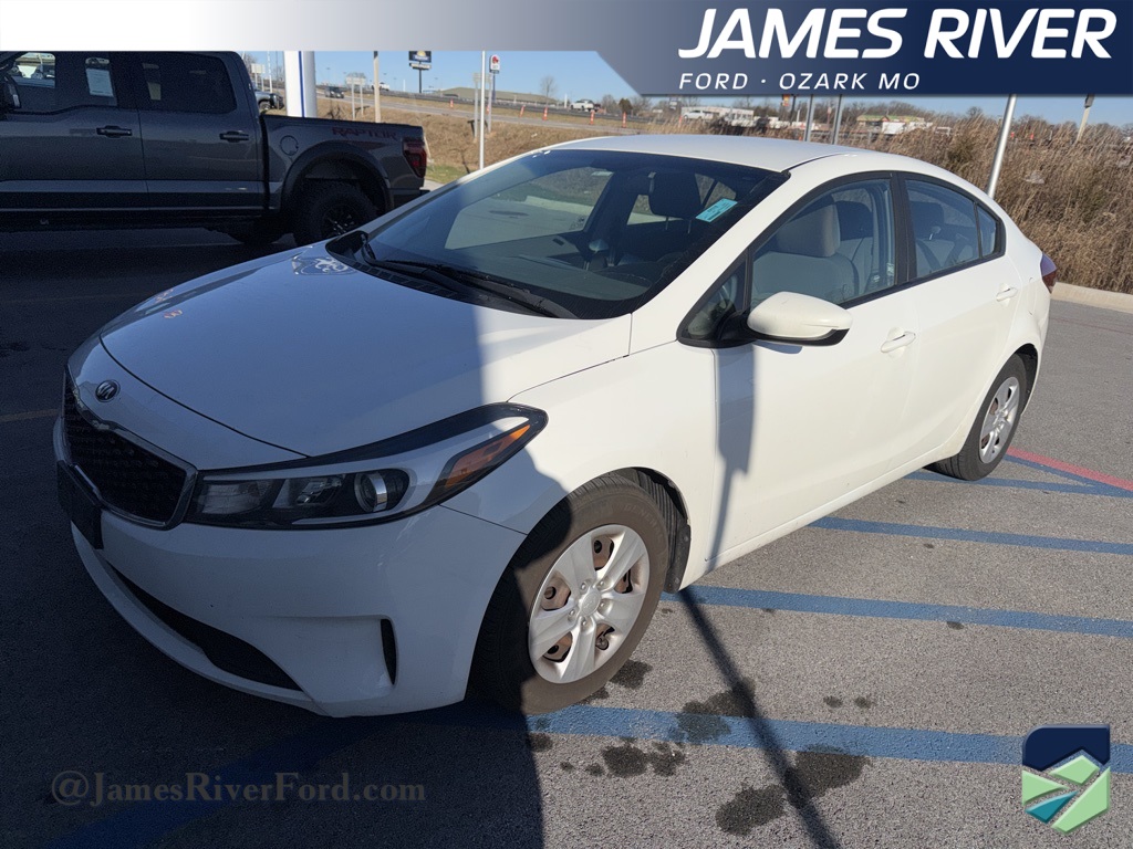 2017 Kia Forte LX's photo