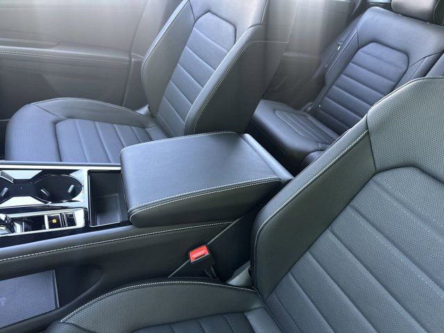 2025 Volkswagen Atlas Cross Sport SEL R-Line photo 13