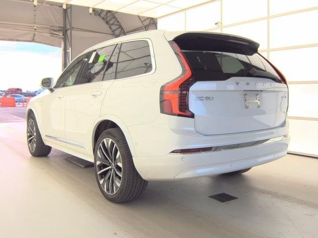 2025 Volvo XC90 B5 photo 4