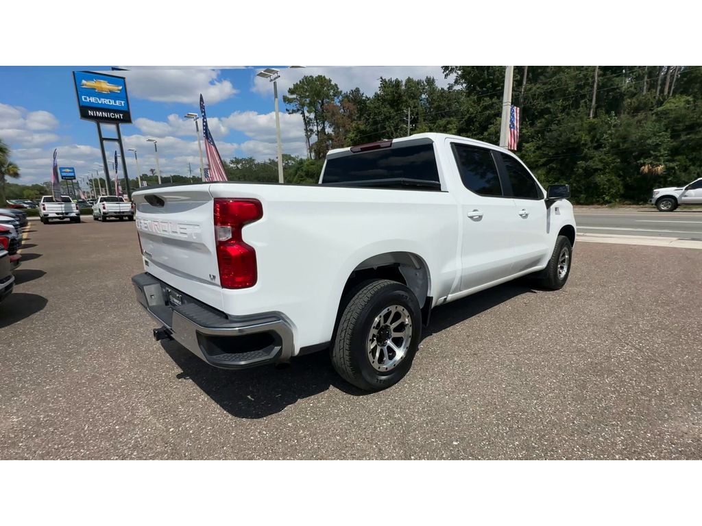 2023 Chevrolet Silverado 1500 LT photo 2