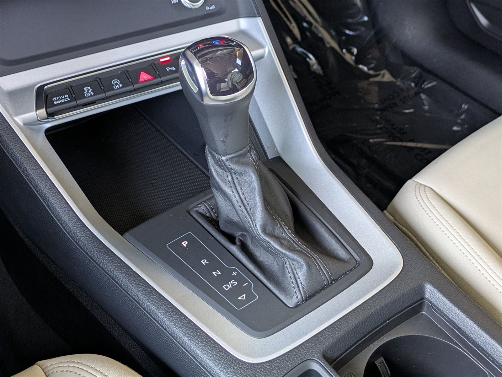 2022 Audi Q3 S line Premium photo 14
