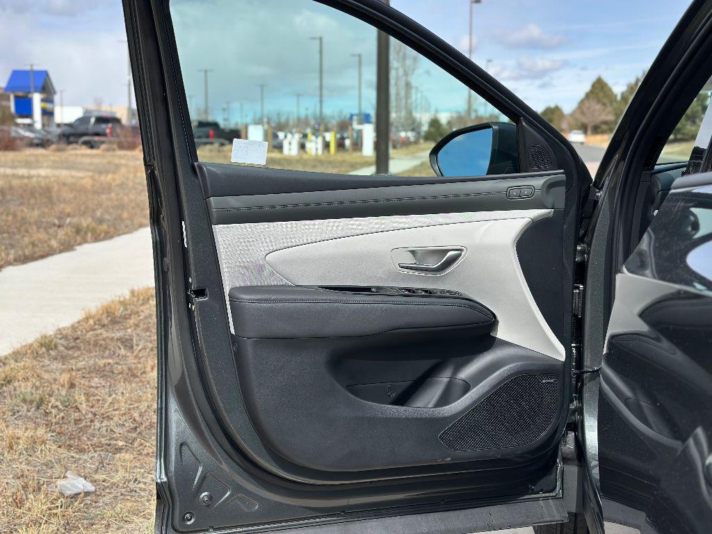 2025 Hyundai Tucson Hybrid Limited photo 17