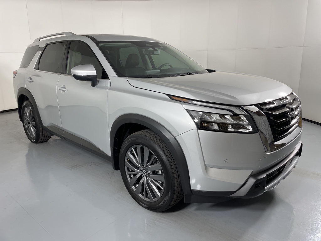 2025 Nissan Pathfinder SL photo 2