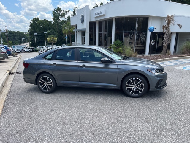 2025 Volkswagen Jetta 1.5T Sport photo 2