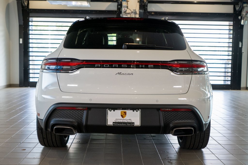 2025 Porsche Macan T photo 8