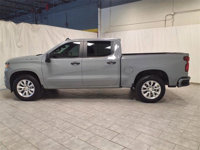 2024 Chevrolet Silverado 1500 Custom photo 2