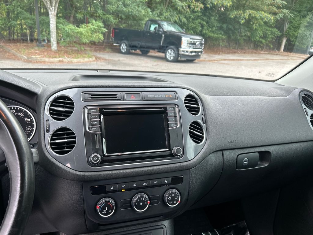 2017 Volkswagen Tiguan S photo 14