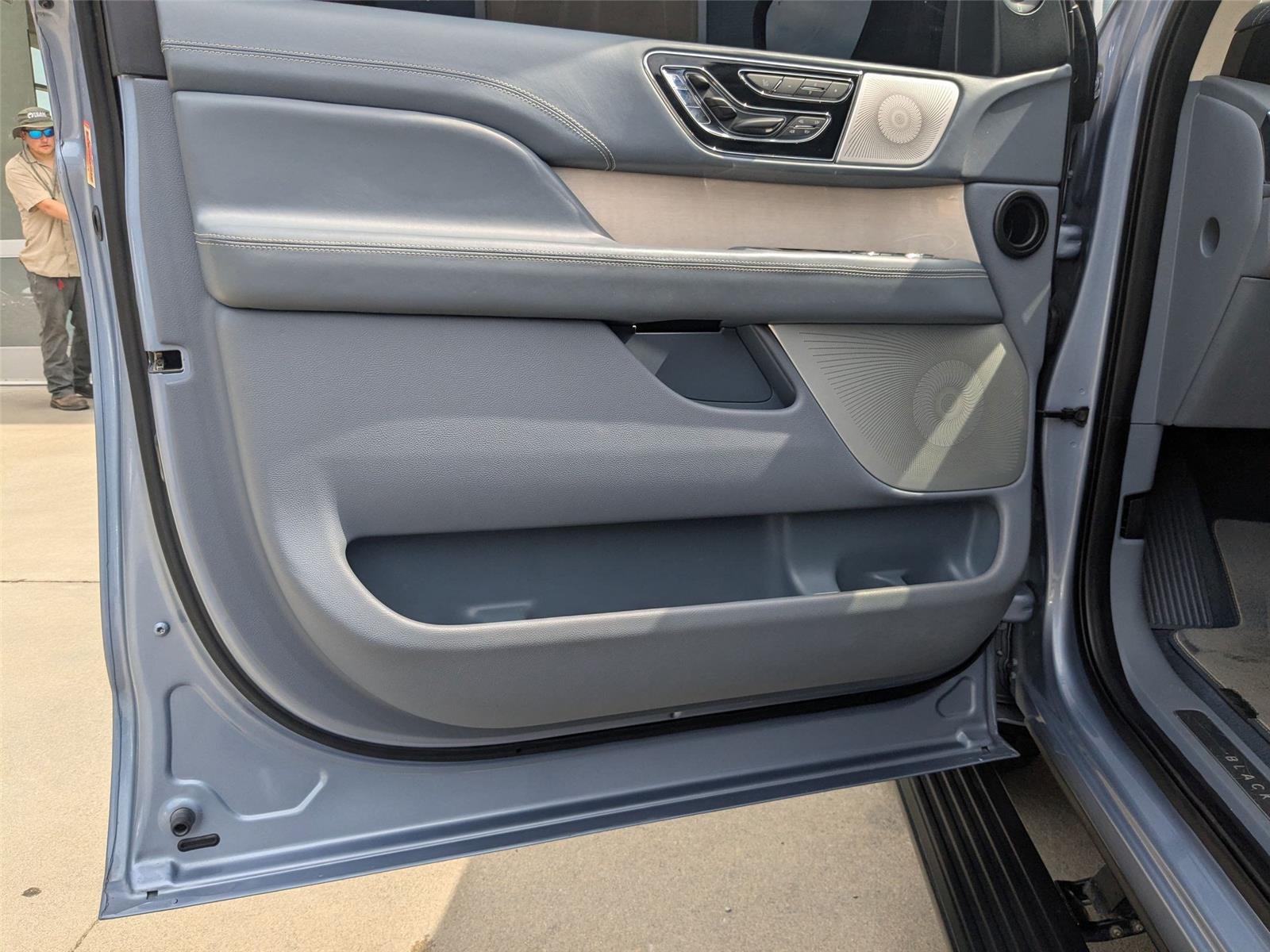 2020 Lincoln Navigator Black Label photo 10