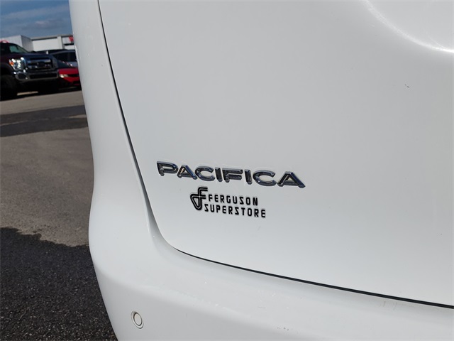 2021 Chrysler Pacifica Touring L photo 4