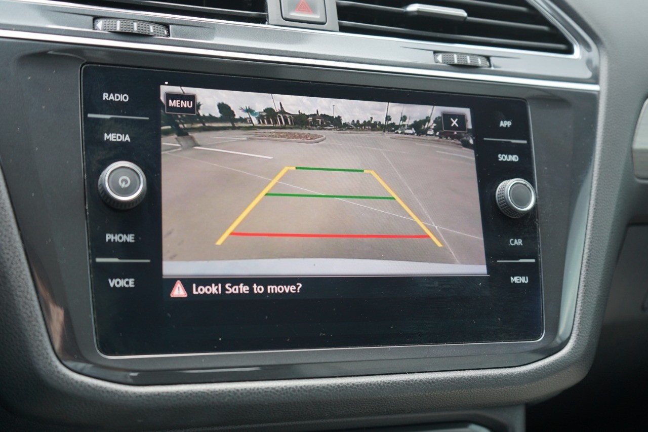 2020 Volkswagen Tiguan SEL photo 17