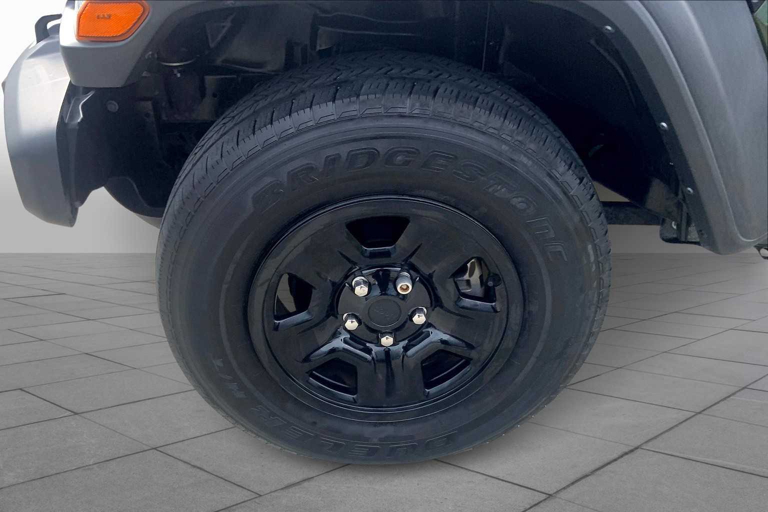 2023 Jeep Gladiator Sport photo 10