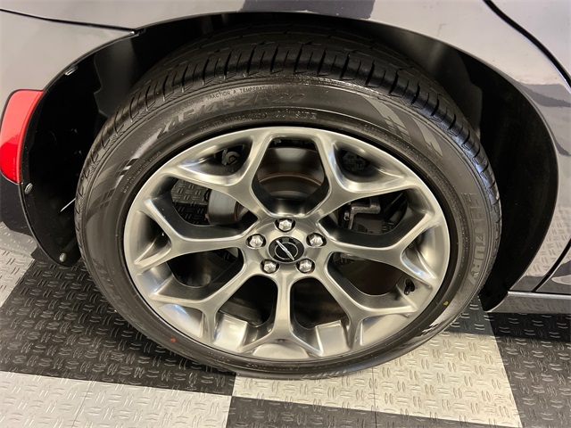 2018 Chrysler 300 S photo 12