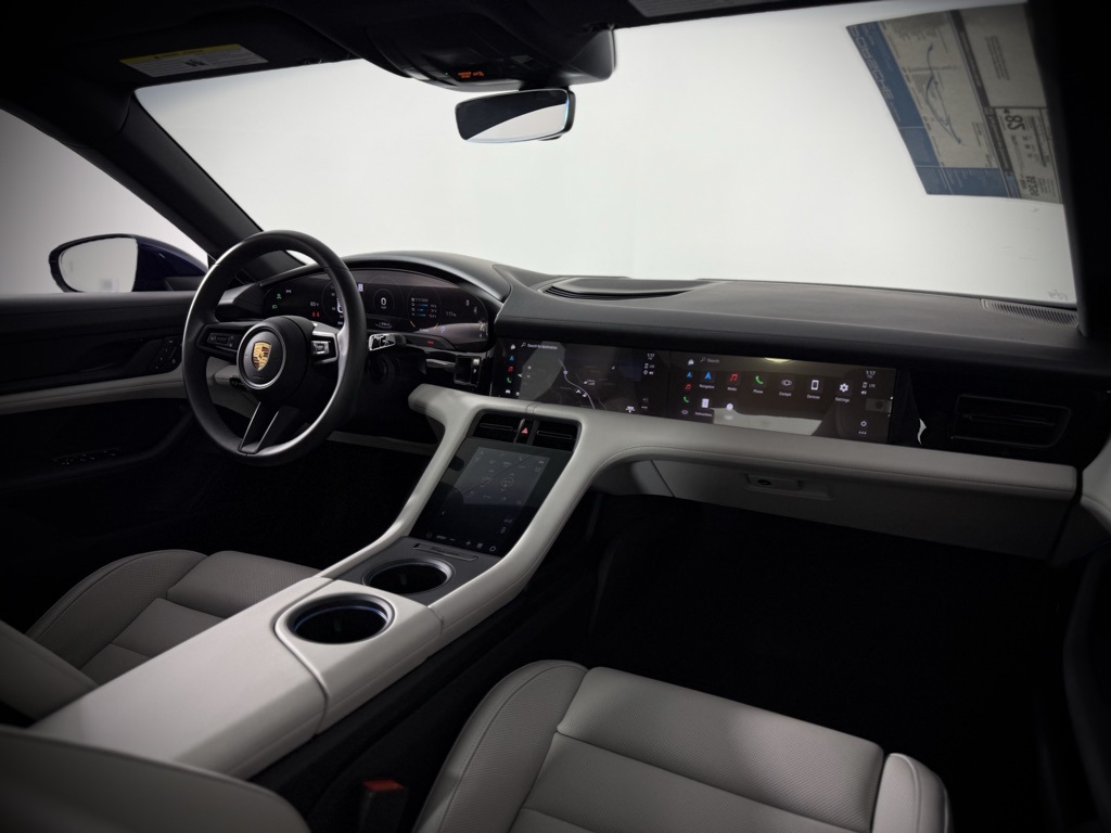 2024 Porsche Taycan photo 21