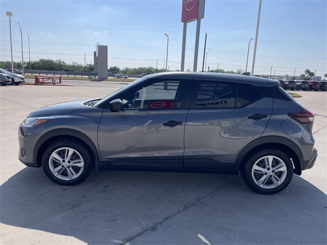 2023 Nissan Kicks S photo 2