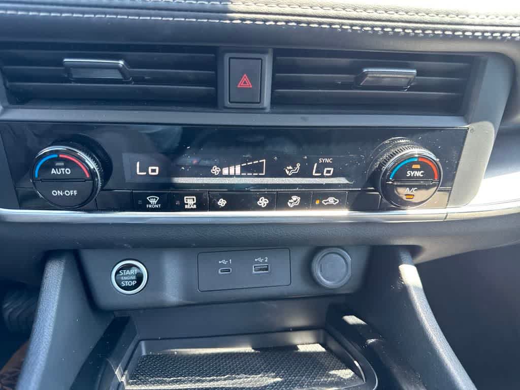 2023 Nissan Rogue SV photo 17