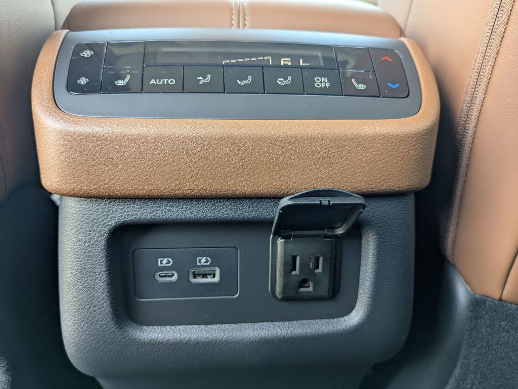 2025 Nissan Pathfinder Platinum photo 26