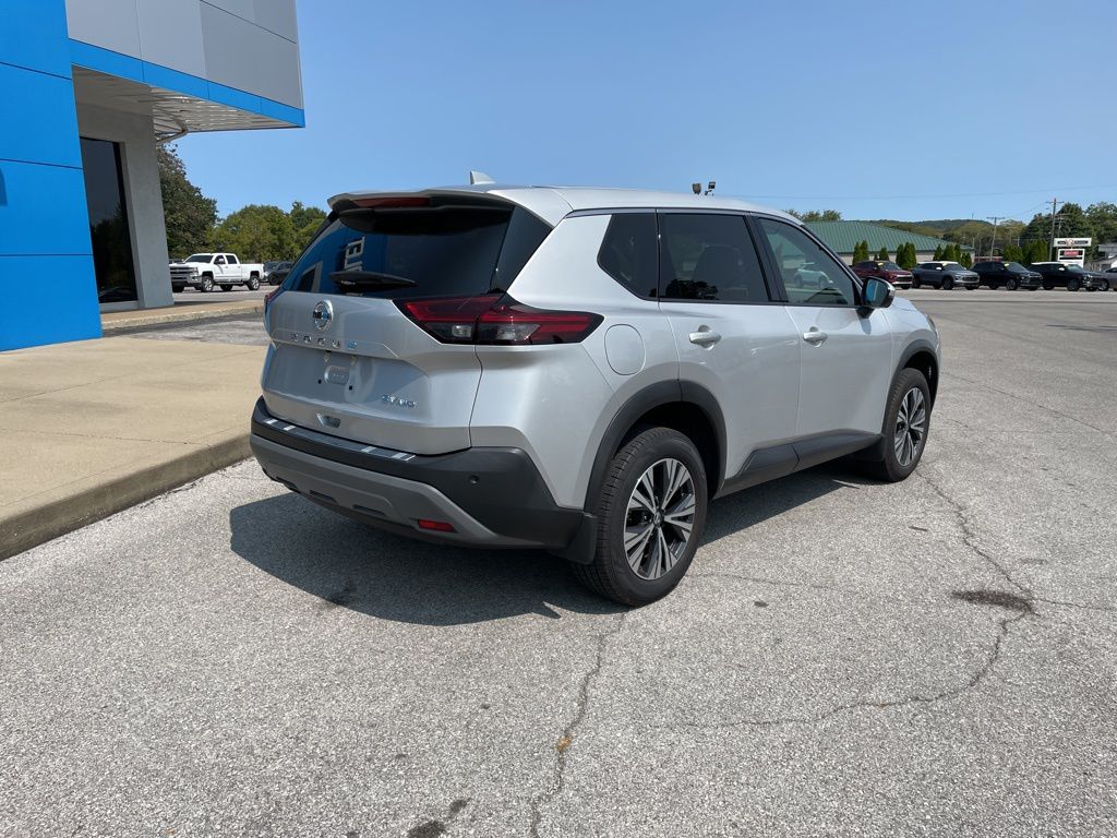 2021 Nissan Rogue SV photo 4