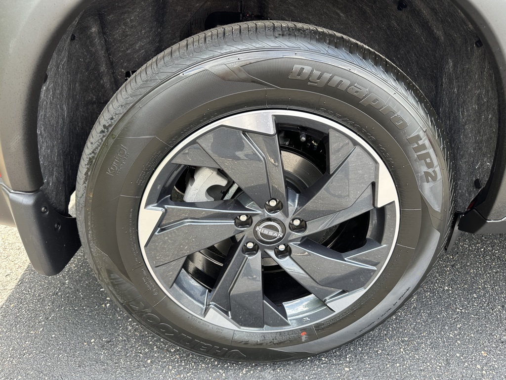 2026 Nissan Rogue SV photo 10