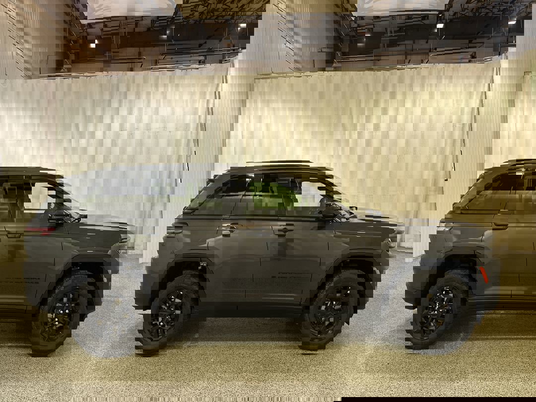 2025 Jeep Grand Cherokee Altitude X photo 2