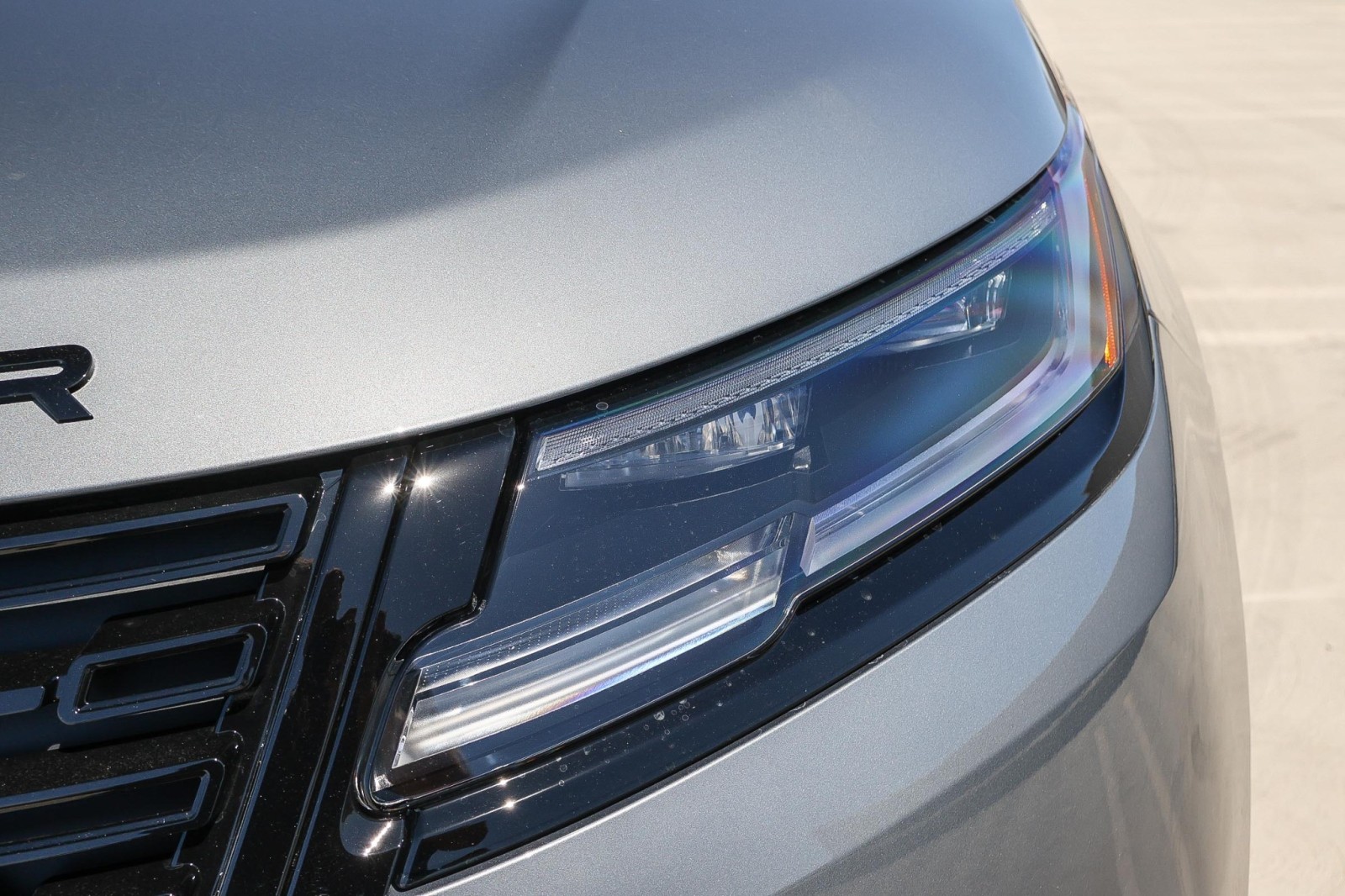2026 Land Rover Range Rover Velar SE photo 10