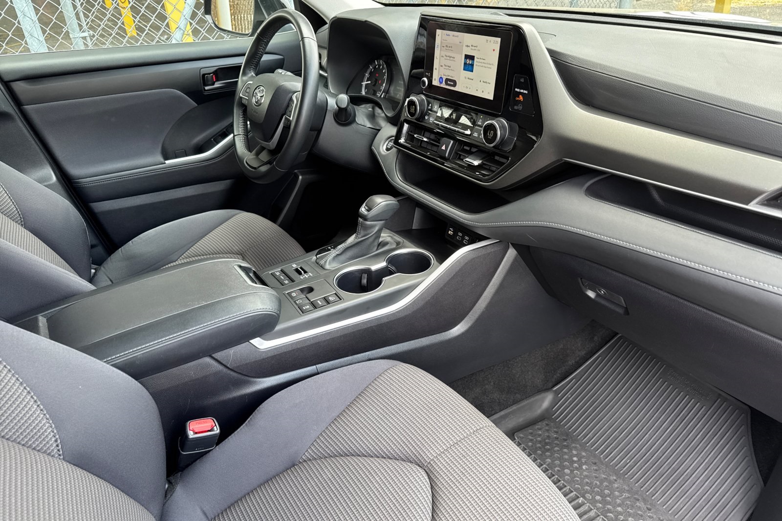 2024 Toyota Highlander LE photo 16