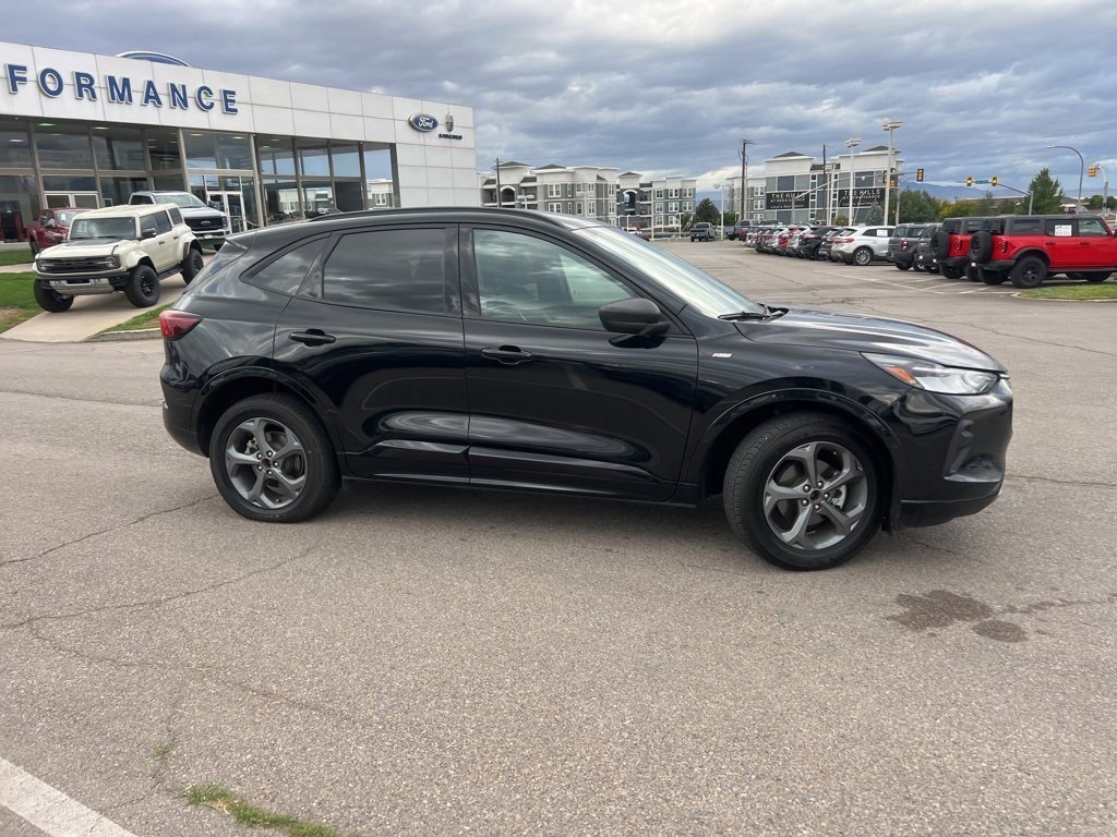 2023 Ford Escape ST-Line photo 3