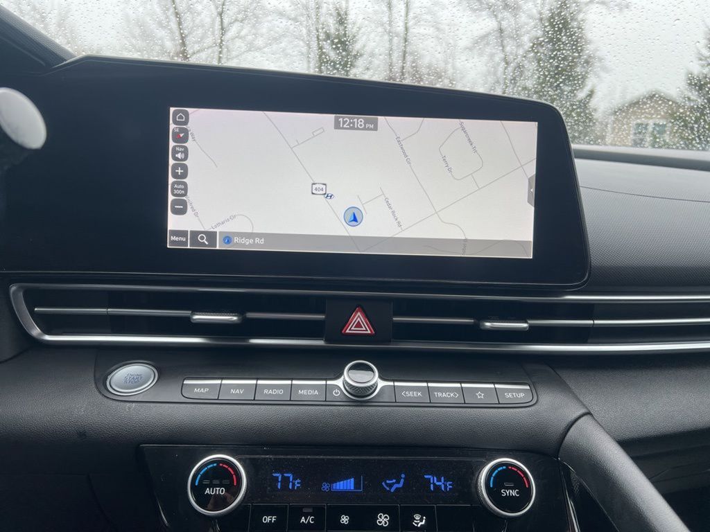 2022 Hyundai Elantra Limited photo 25