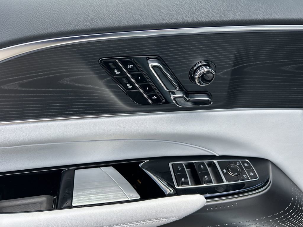 2025 Cadillac Lyriq Sport photo 18