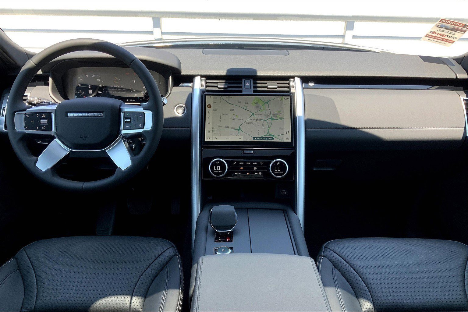2025 Land Rover Discovery S photo 10