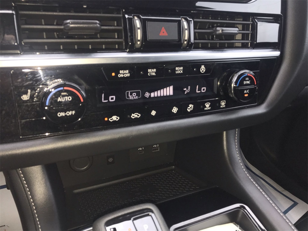 2024 Nissan Pathfinder SL photo 17