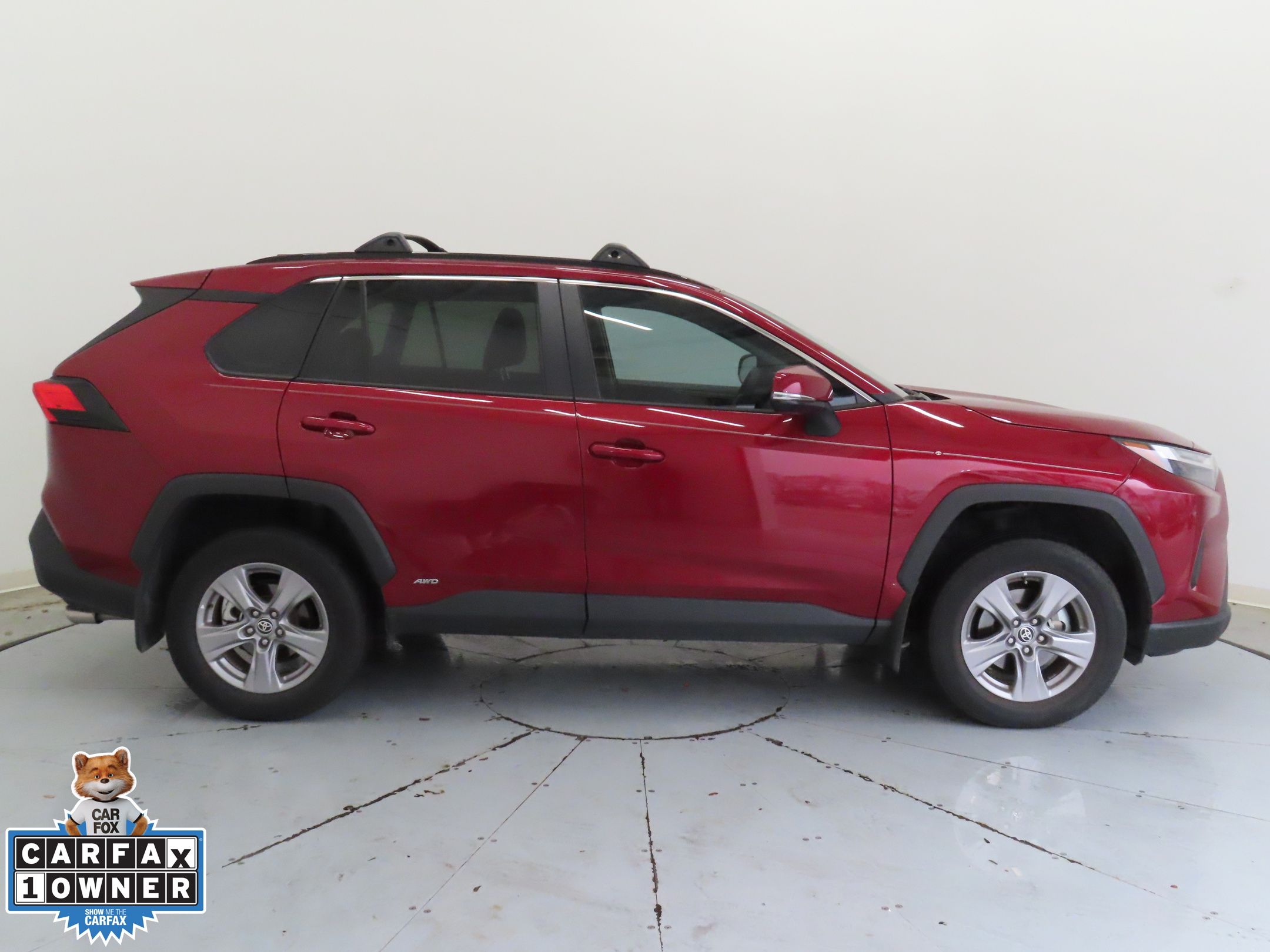 2024 Toyota RAV4 Hybrid XLE photo 2