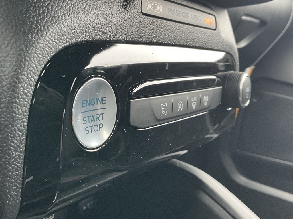 2025 Ford Escape ST-Line photo 4