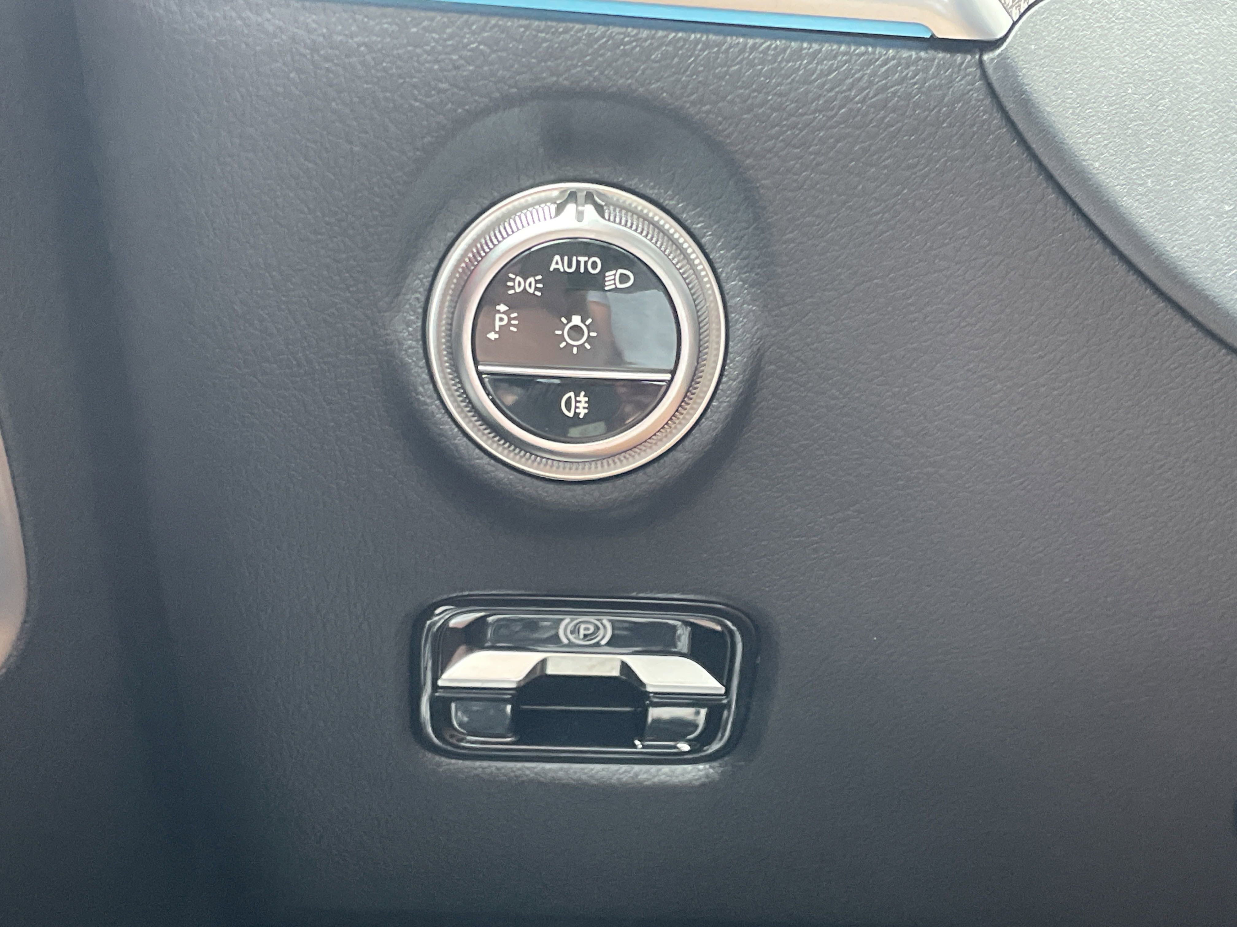 2025 Mercedes Benz C 300 Sedan photo 9