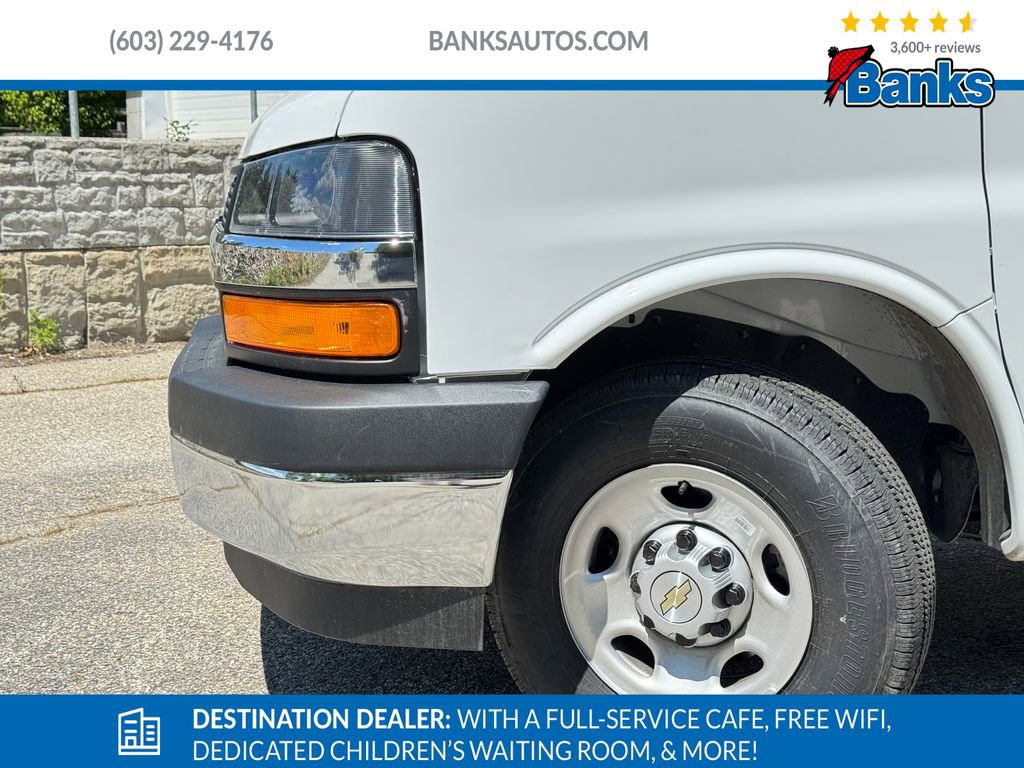 2025 Chevrolet Express Cutaway Base photo 2