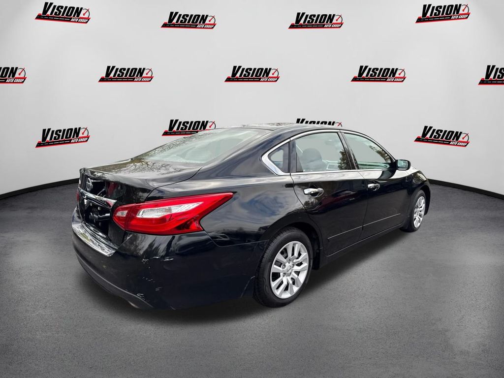 2017 Nissan Altima 2.5 S photo 4