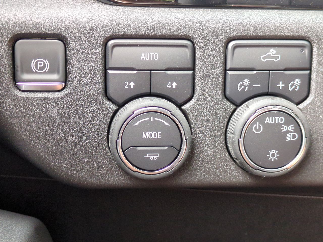 2025 Chevrolet Silverado 1500 LT photo 18