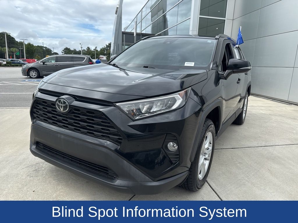 2020 Toyota RAV4 XLE photo 4