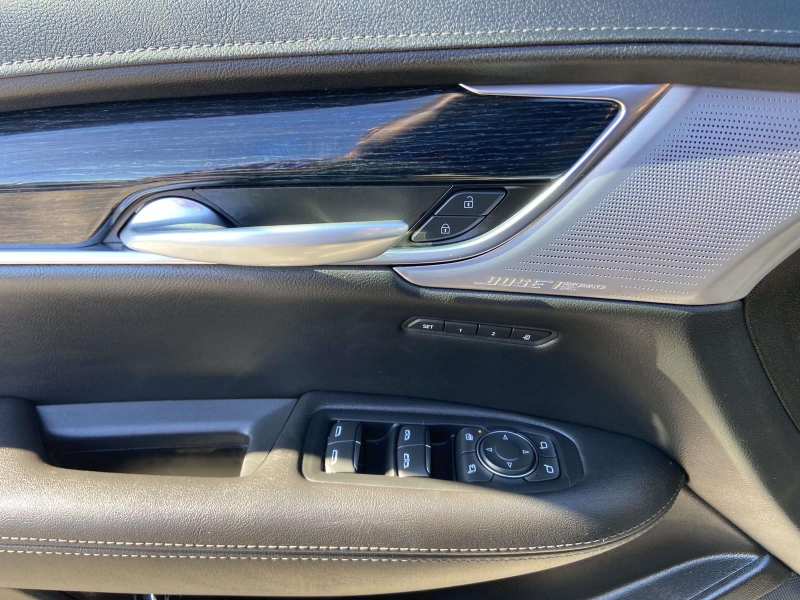 2025 Cadillac XT5 Premium Luxury photo 3