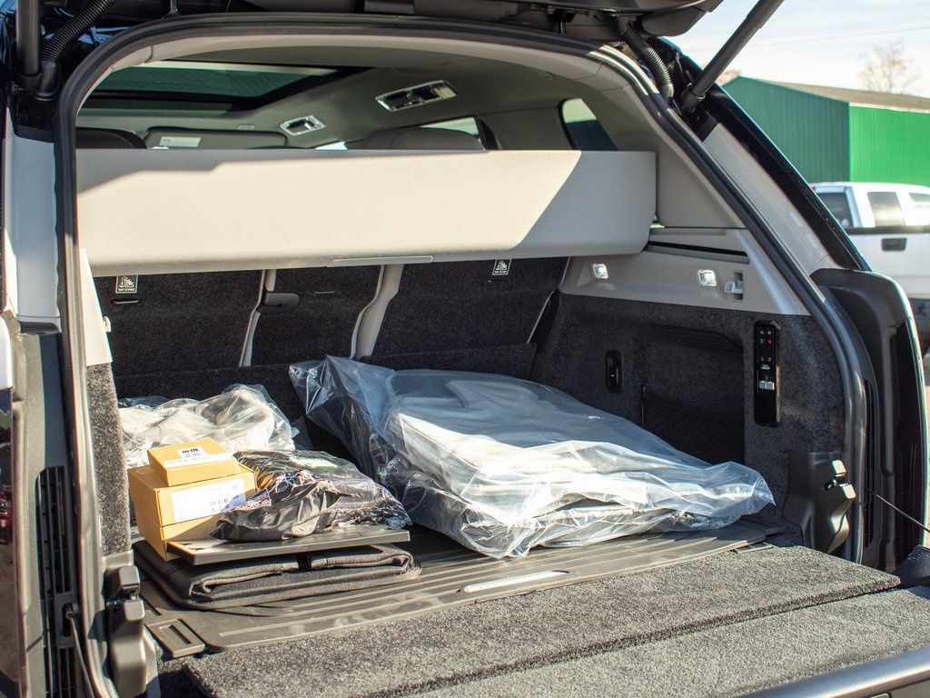 2025 Land Rover Range Rover SV photo 21