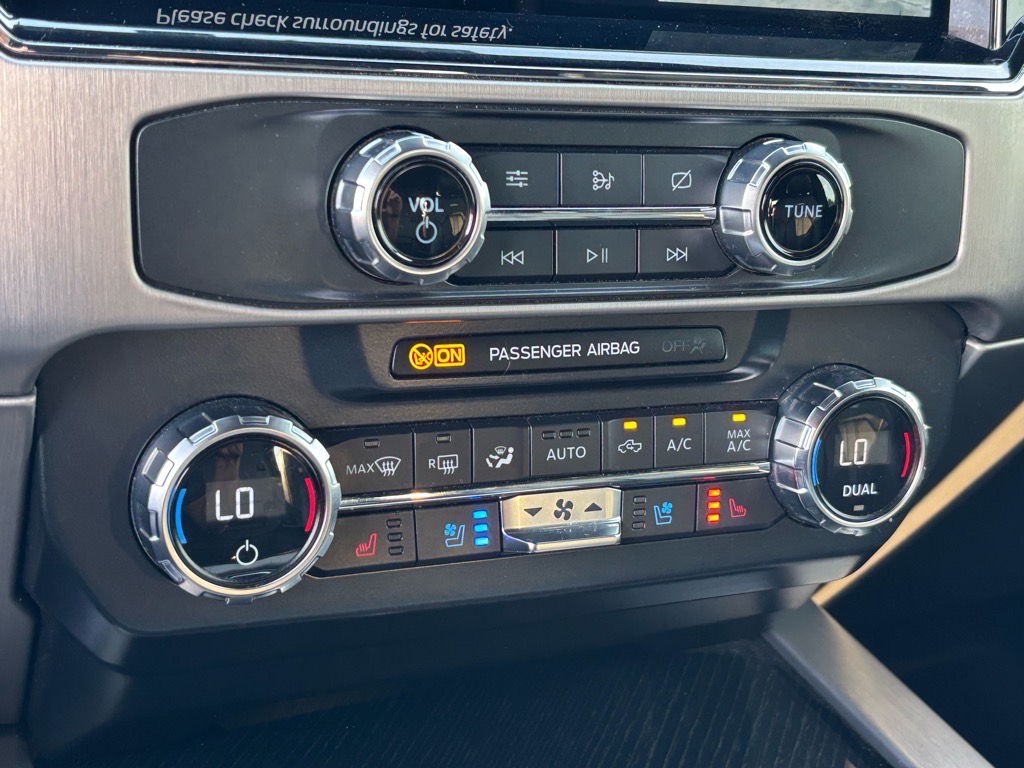 2022 Ford F-350 Lariat photo 17