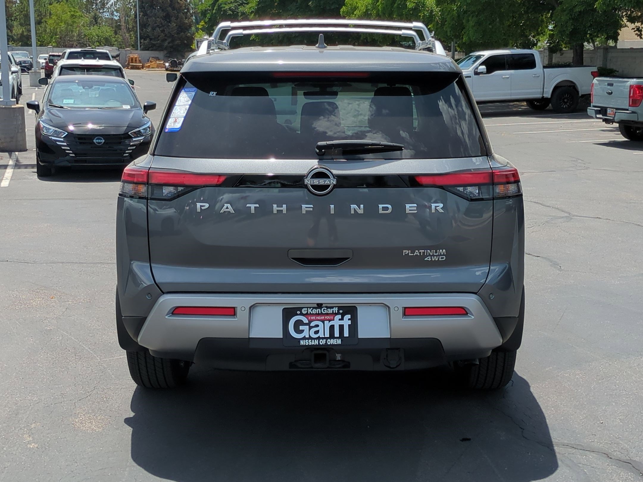 2025 Nissan Pathfinder Platinum photo 3