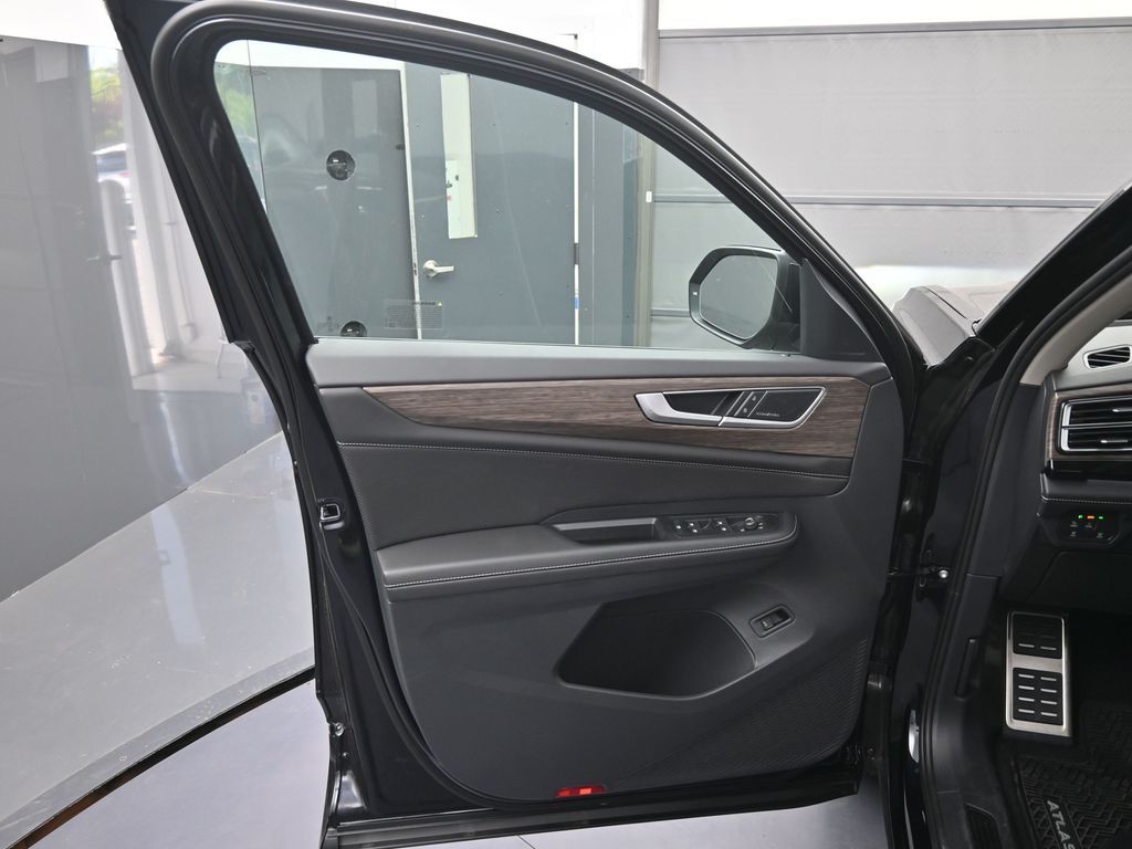 2025 Volkswagen Atlas SEL Premium R-Line photo 34
