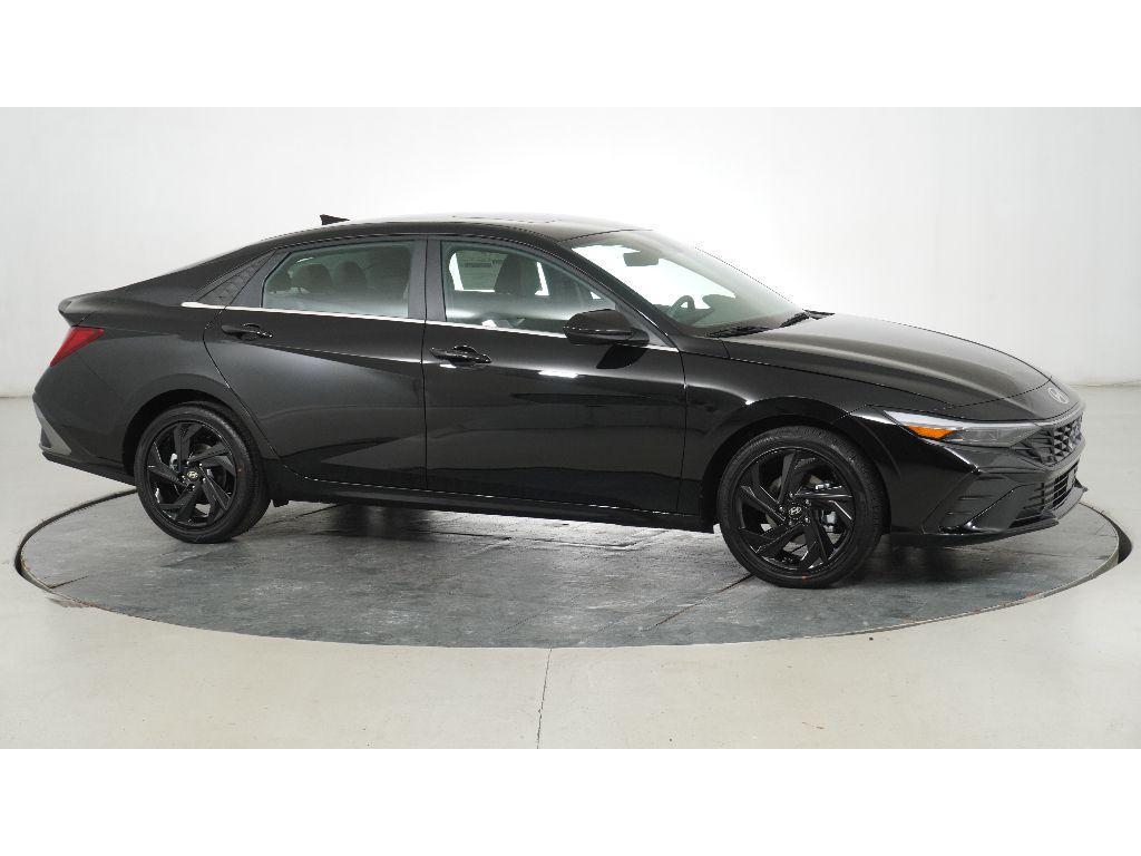 2026 Hyundai Elantra SEL's photo