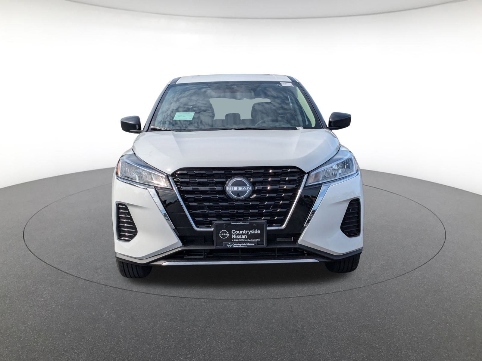 2025 Nissan Kicks Play S photo 2