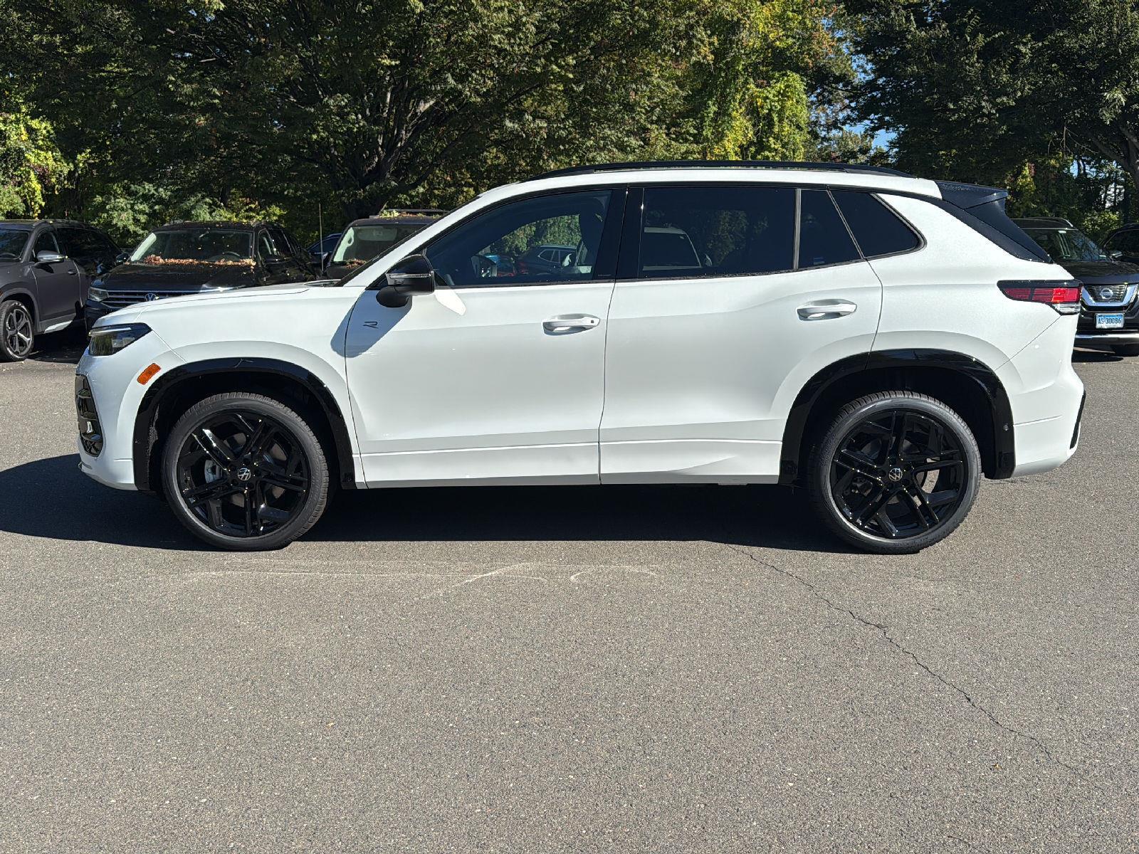2025 Volkswagen Tiguan SE R-Line Black photo 2