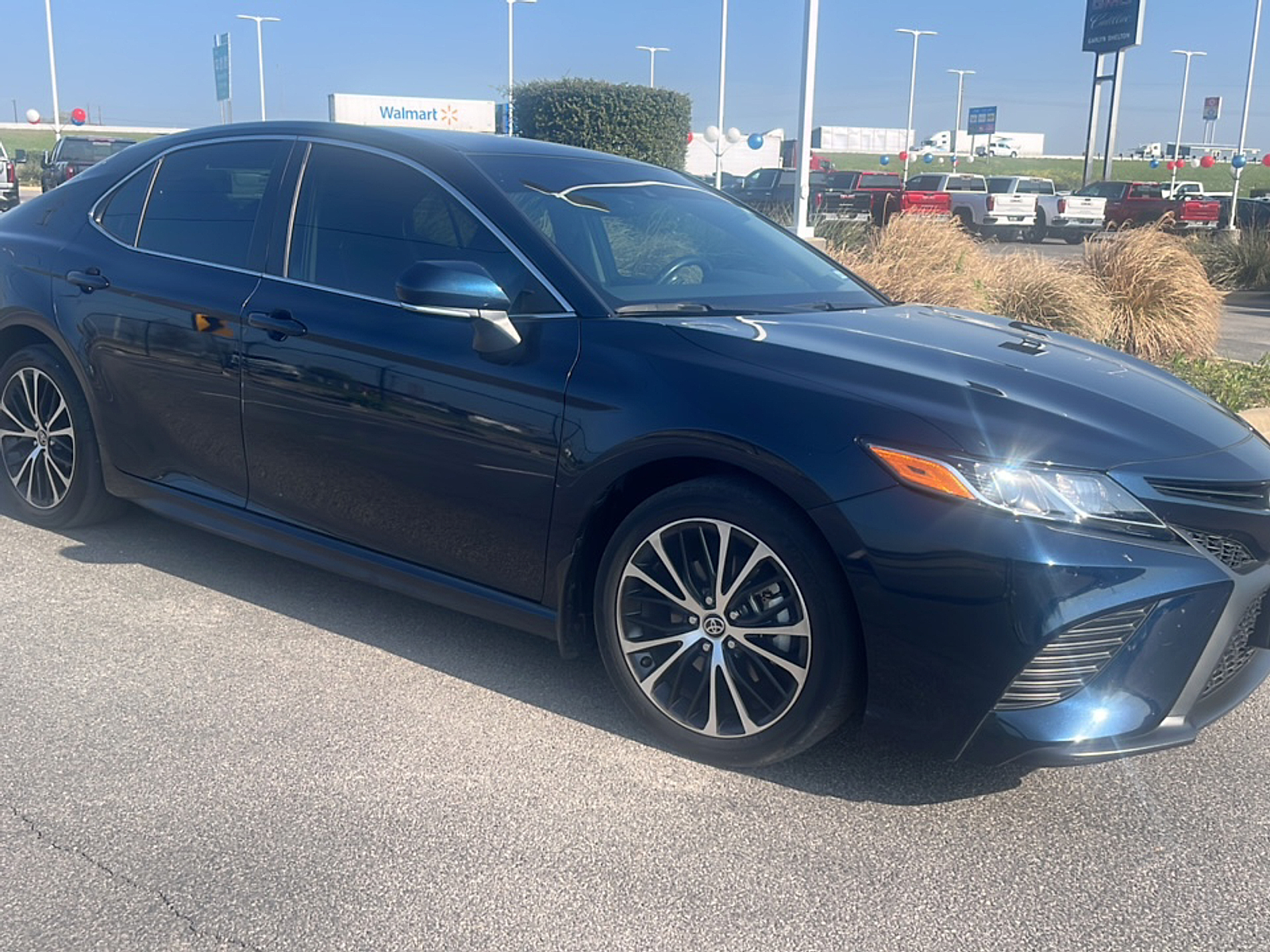 Used 2020 Midnight Black Metallic Toyota SE image 3