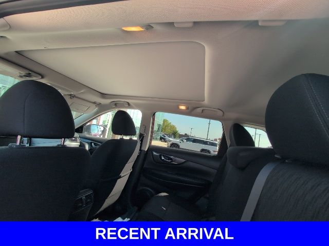 2020 Nissan Rogue SV photo 9