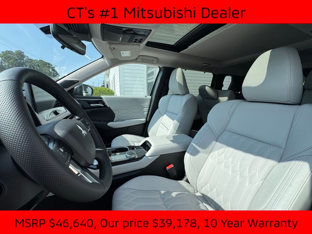 2025 Mitsubishi Outlander SEL photo 5