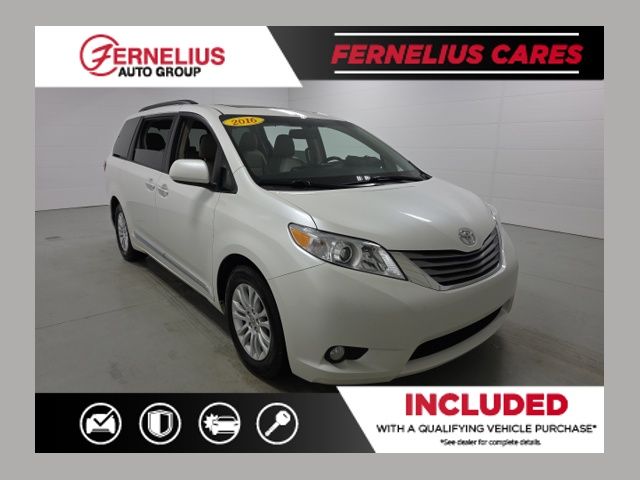 2016 Toyota Sienna XLE's photo